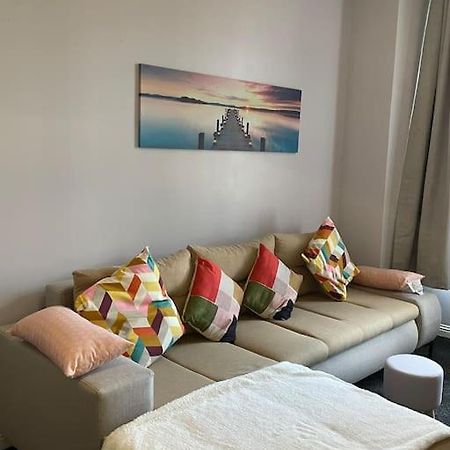 Spacious One Bedroom Flat, Entire Property. Greenock Kültér fotó