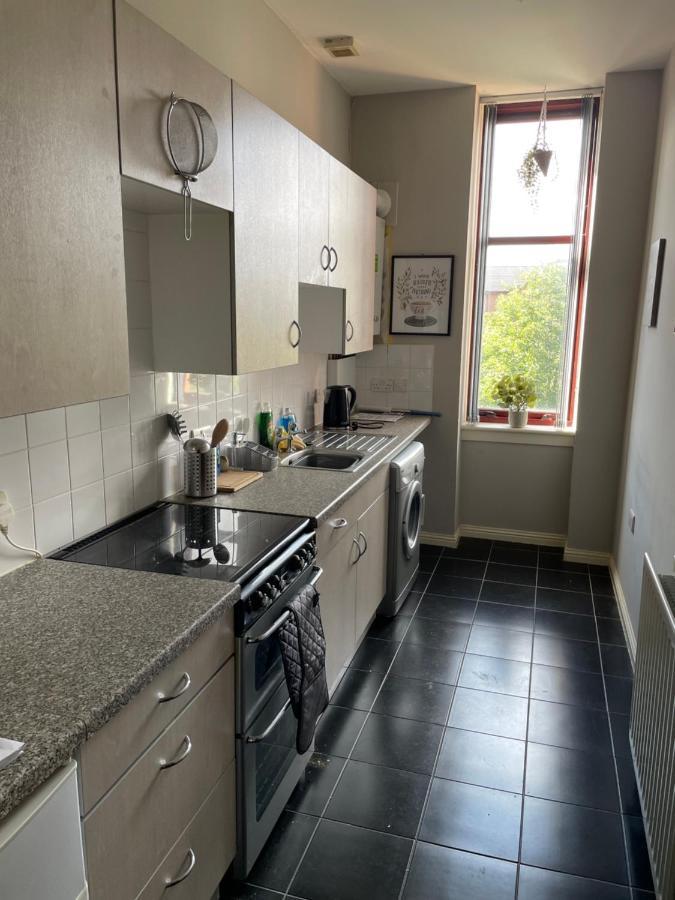 Spacious One Bedroom Flat, Entire Property. Greenock Kültér fotó
