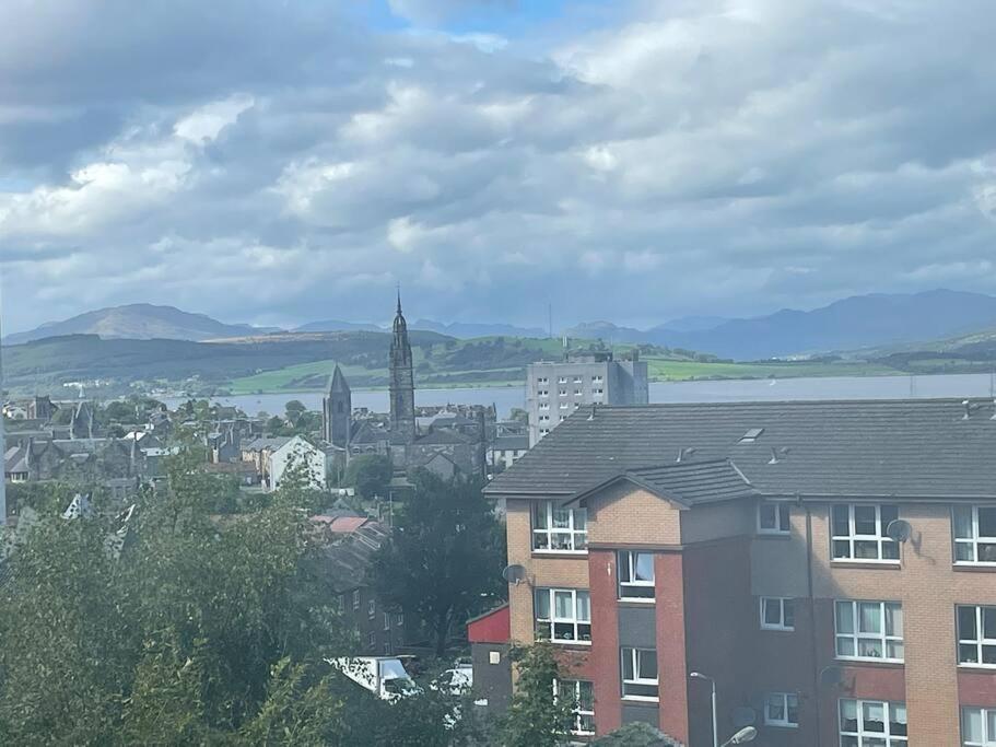 Spacious One Bedroom Flat, Entire Property. Greenock Kültér fotó