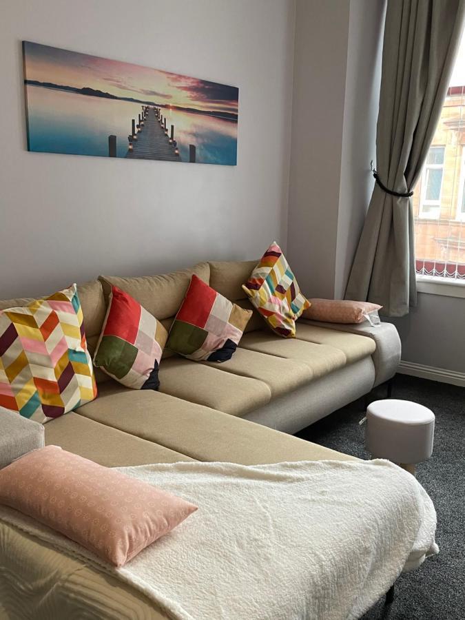 Spacious One Bedroom Flat, Entire Property. Greenock Kültér fotó